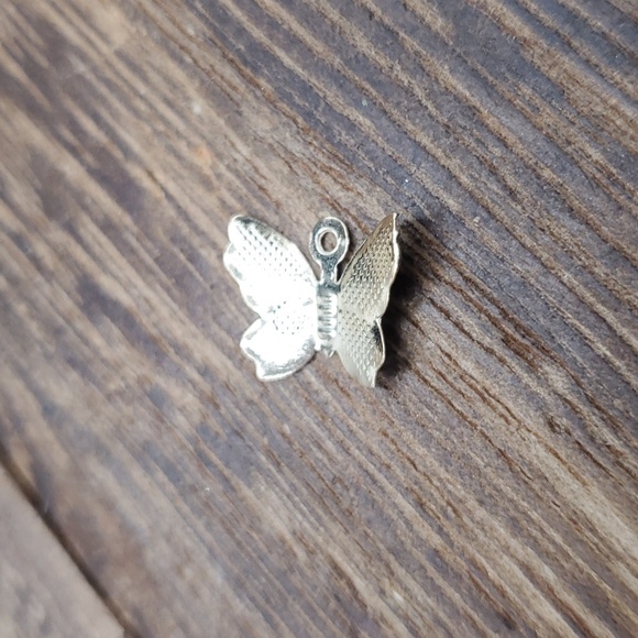 Soaring butterfly charm - Picture 1 of 2